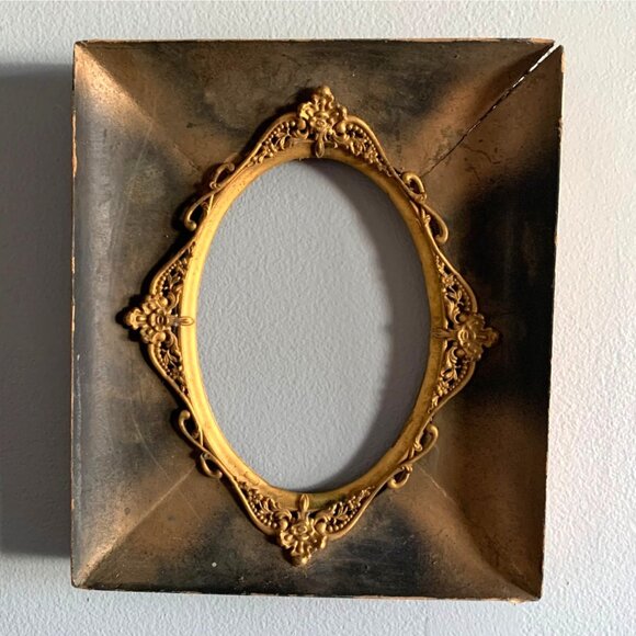 Stunning Antique Ornate Gold Oval Frame With Black Matte Finish Attic Find - Picture 1 of 12